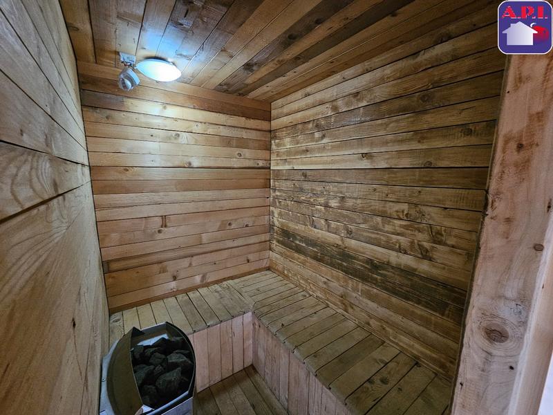 Maison - 214 m² - 8 pièces