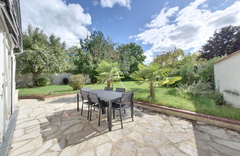 Maison - 218 m² - 6 pièces