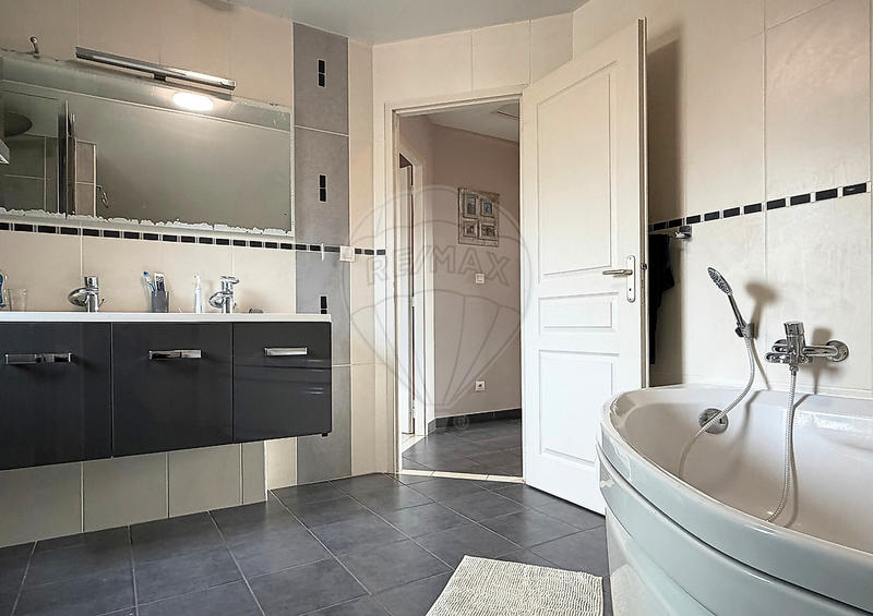 Maison - 108 m² - 5 pièces