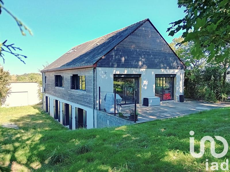 Maison - 212 m² - 8 pièces