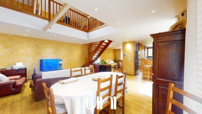 Maison - 214 m² - 6 pièces