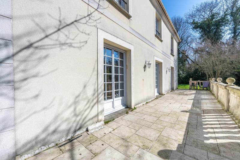 Maison - 220 m² - 7 pièces