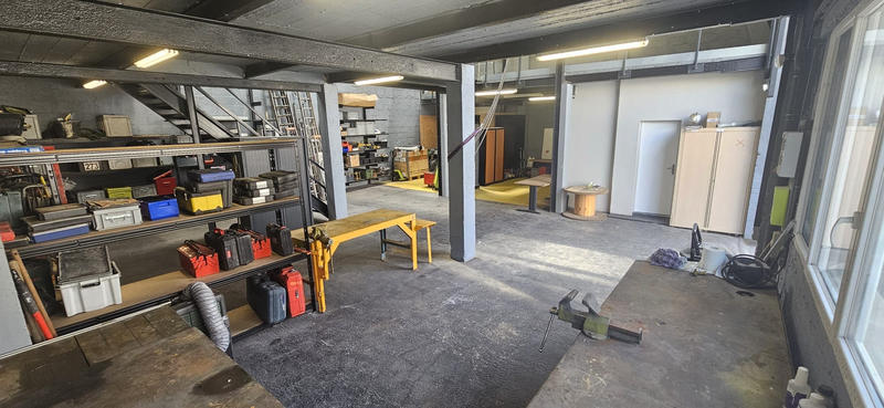 Local commercial - 317 m²