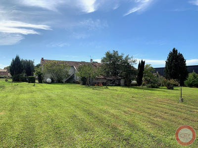 Maison ancienne - 233 m² - 8 pièces