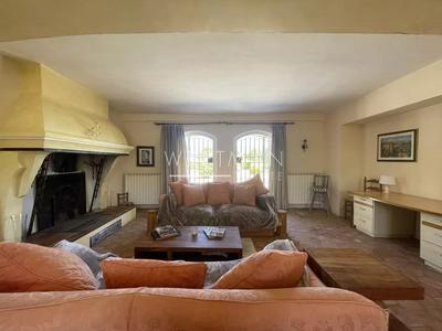 Villa - 238 m² - 8 pièces