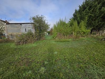 Terrain constructible - 710 m²