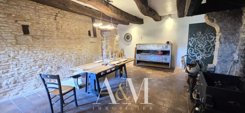 Maison - 327 m² - 9 pièces