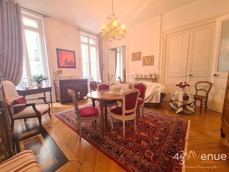 Appartement - 205 m² - 6 pièces