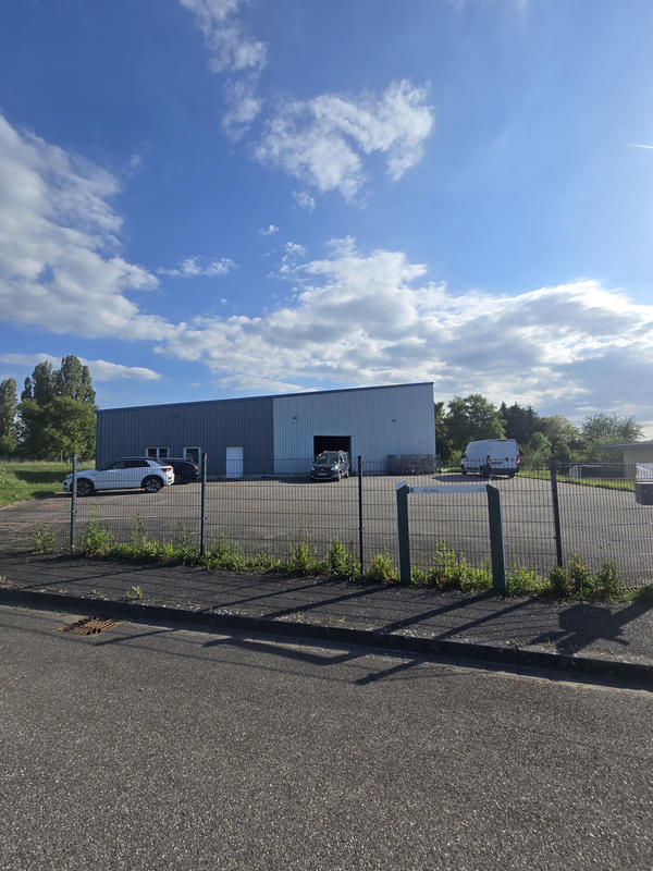 Entrepôt - 1 240 m²