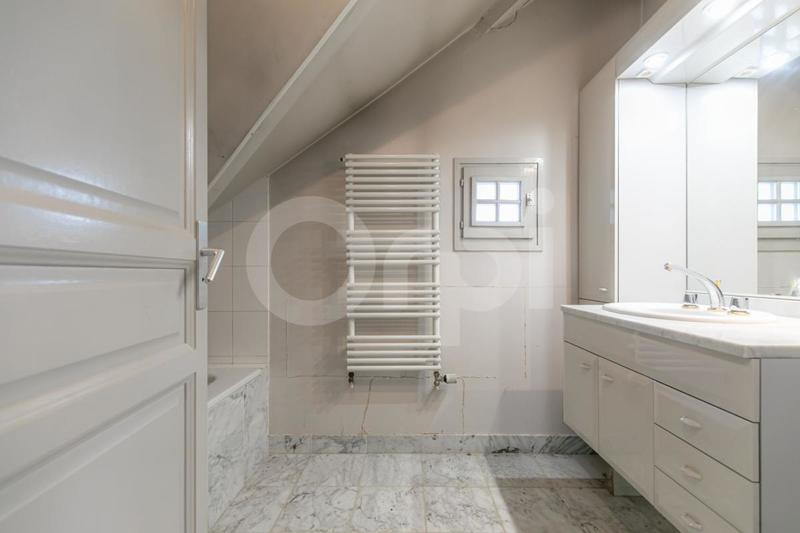 Maison - 199 m² - 7 pièces