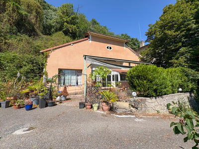 Propriété - 650 m² - 17 pièces