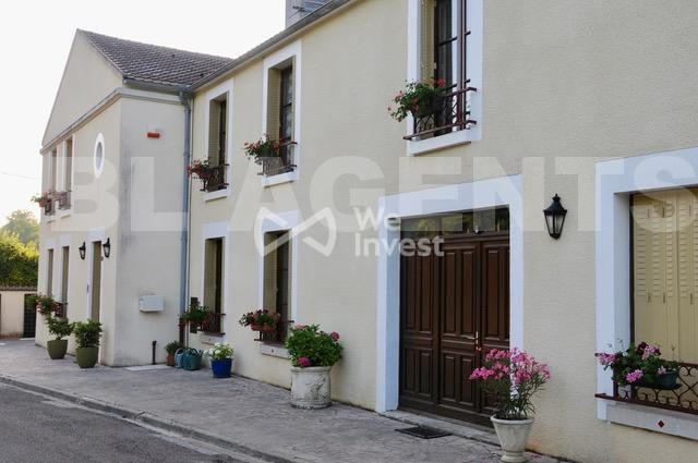 Maison - 327 m² - 10 pièces