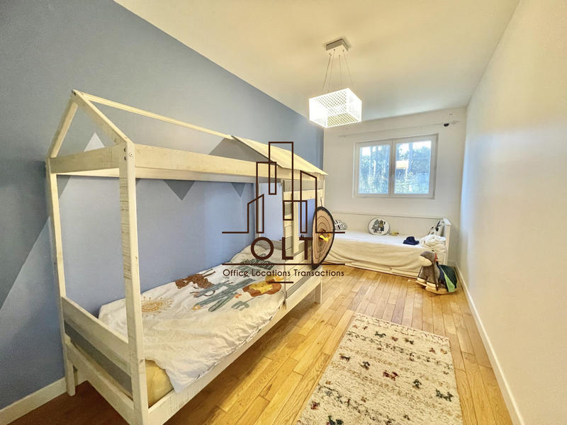 Maison - 300 m² - 8 pièces