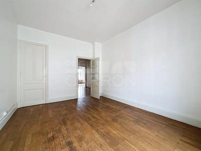 Appartement - 93 m² - 3 pièces