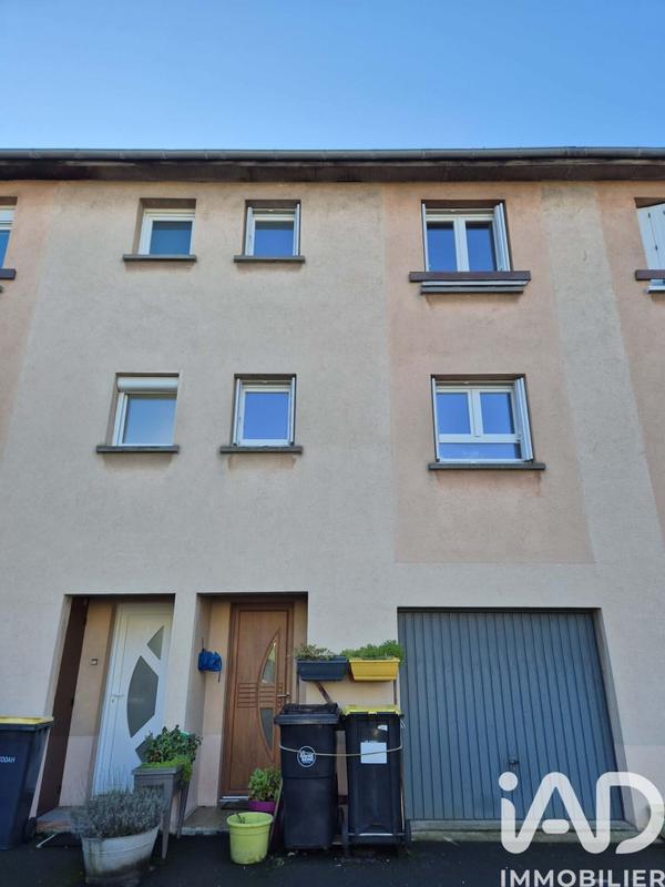 Maison - 99 m² - 5 pièces