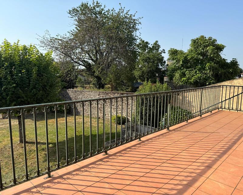 Maison - 203 m² - 9 pièces