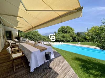 Maison - 312 m² - 6 pièces