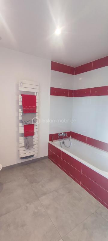 Maison - 218 m² - 7 pièces