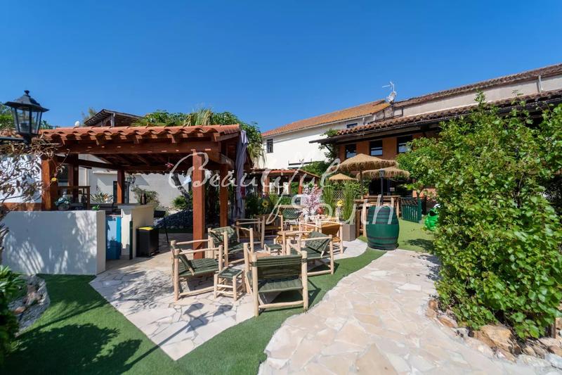 Gîte - 765 m² - 27 pièces