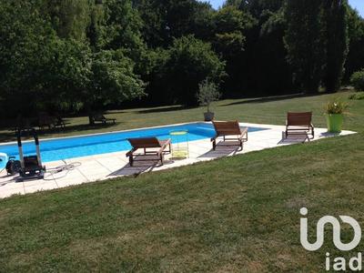 Maison - 300 m² - 8 pièces