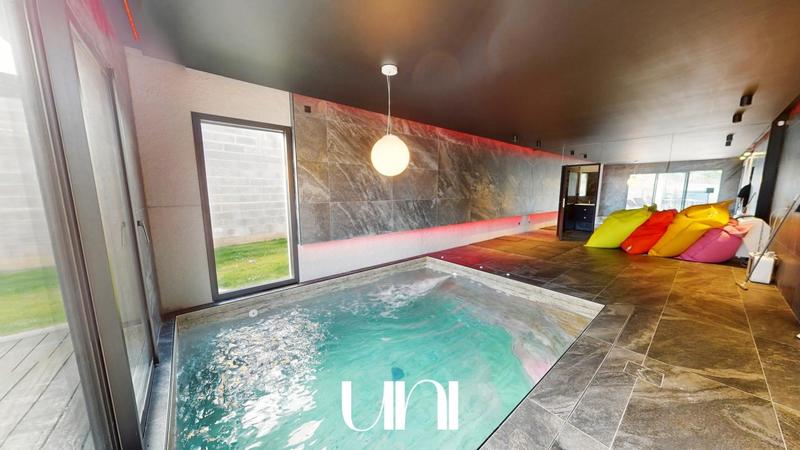 Maison - 300 m² - 6 pièces