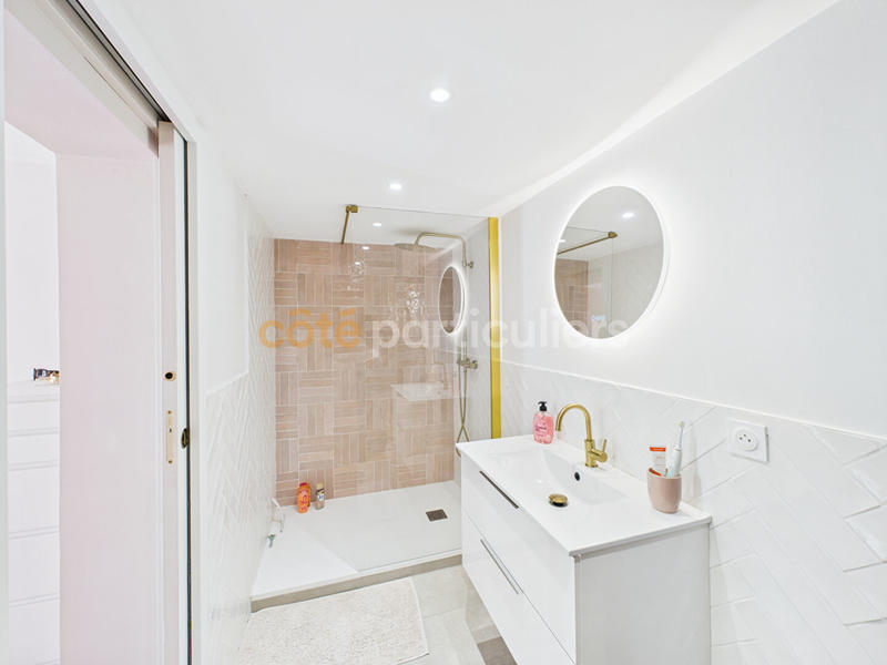 Maison - 225 m² - 10 pièces