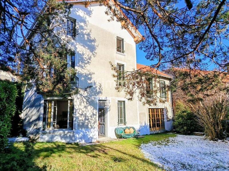 Maison - 198 m² - 10 pièces