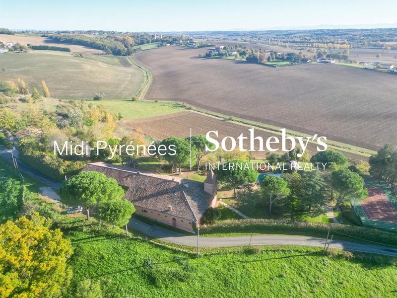 Corps de ferme - 600 m² - 14 pièces