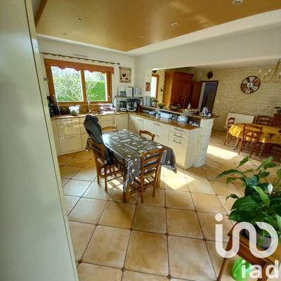 Maison - 260 m² - 10 pièces