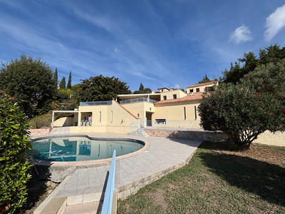 Maison - 270 m² - 5 pièces