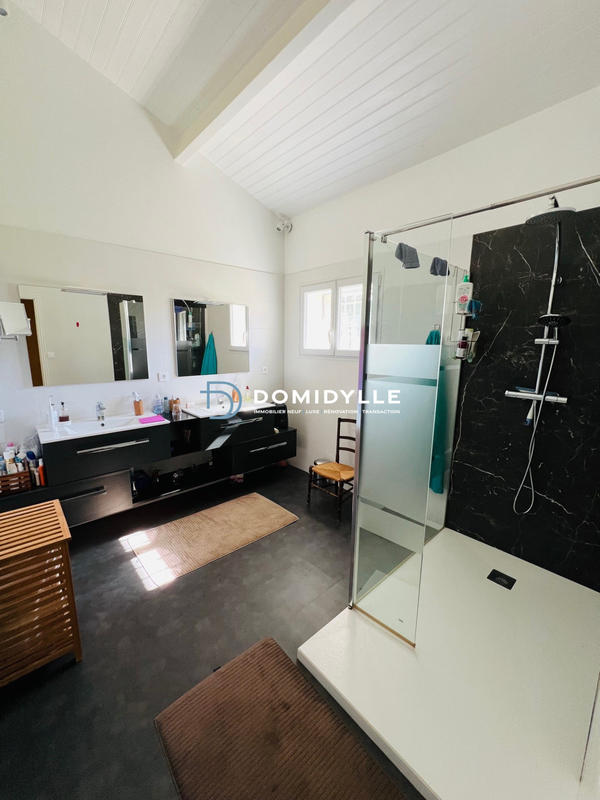 Propriété - 220 m² - 7 pièces