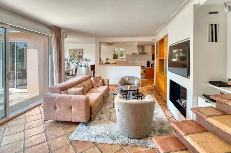 Villa - 221 m² - 5 pièces