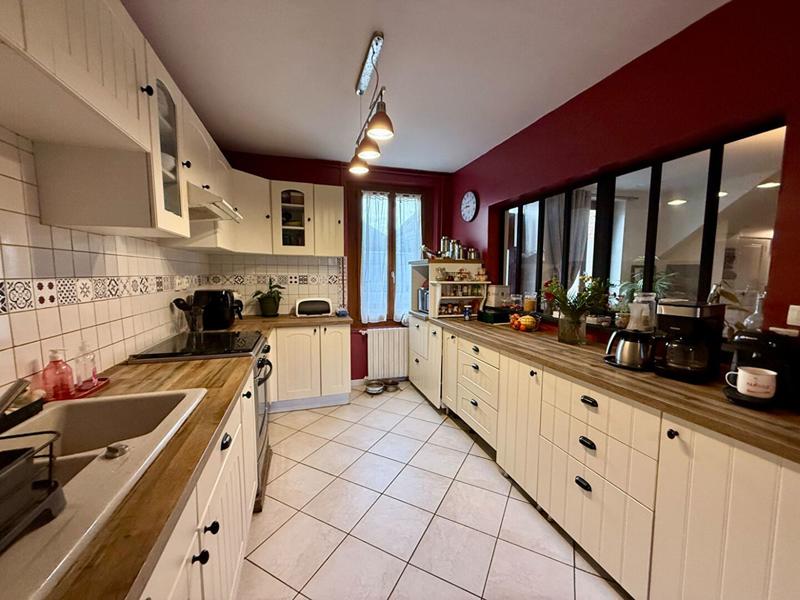 Maison - 200 m² - 8 pièces