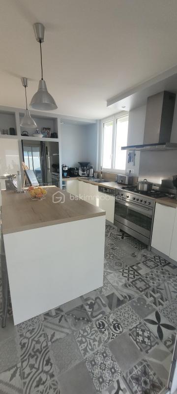 Maison - 204 m² - 8 pièces