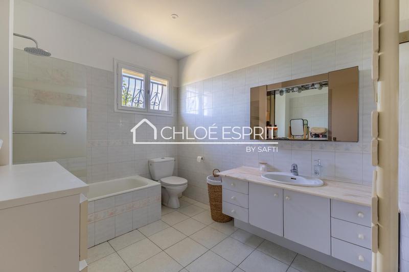 Maison - 167 m² - 10 pièces