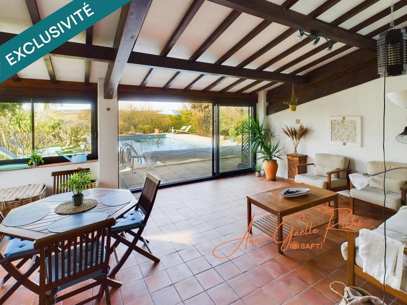 Maison - 300 m² - 16 pièces