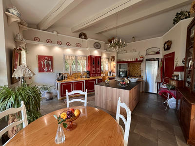 Maison - 256 m² - 6 pièces