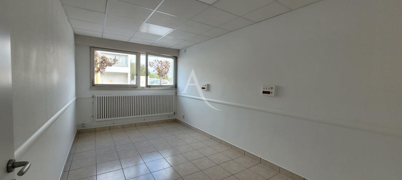 Bureau - 250 m² - 17 pièces