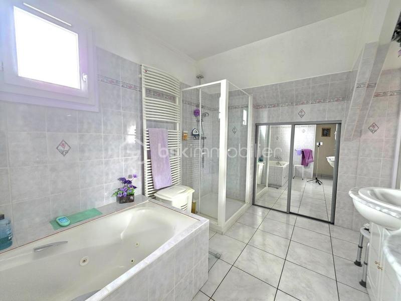 Maison - 190 m² - 8 pièces