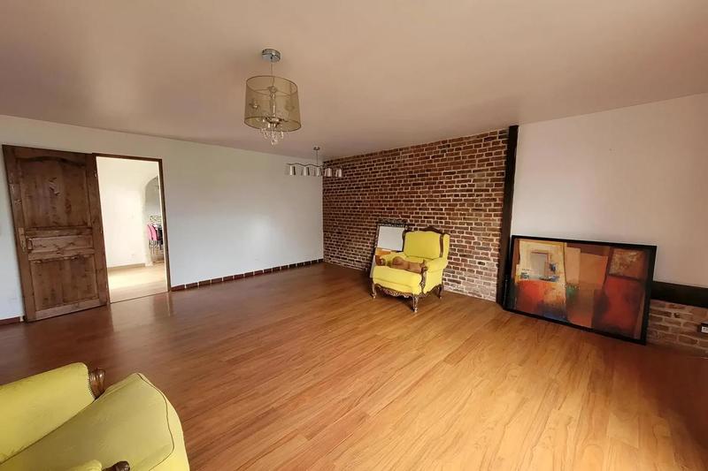 Maison - 210 m² - 6 pièces