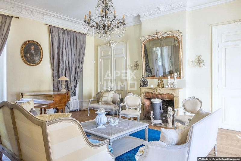 Demeure - 400 m² - 15 pièces