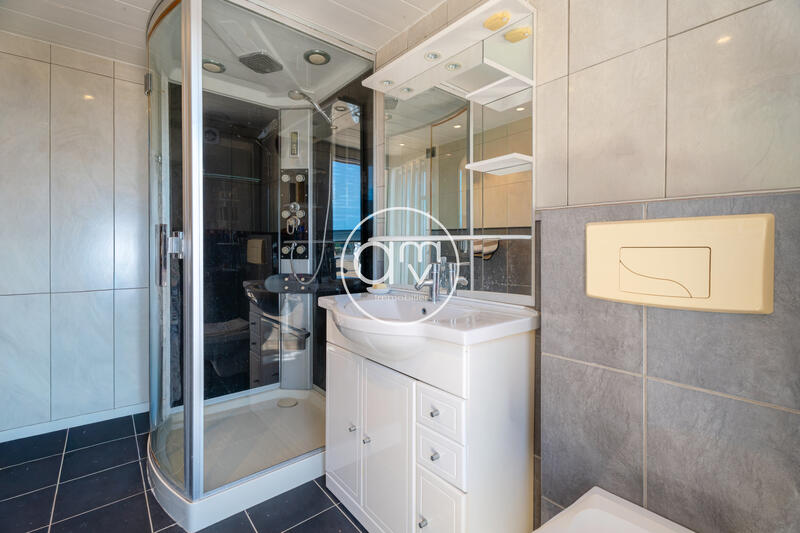 Maison - 200 m² - 7 pièces