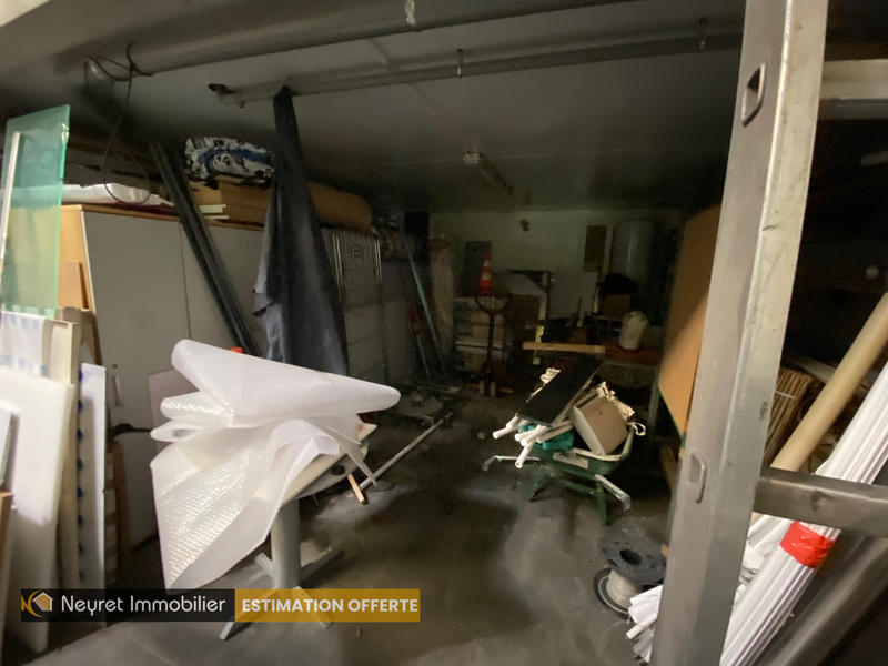 Local d'activités - 253 m²