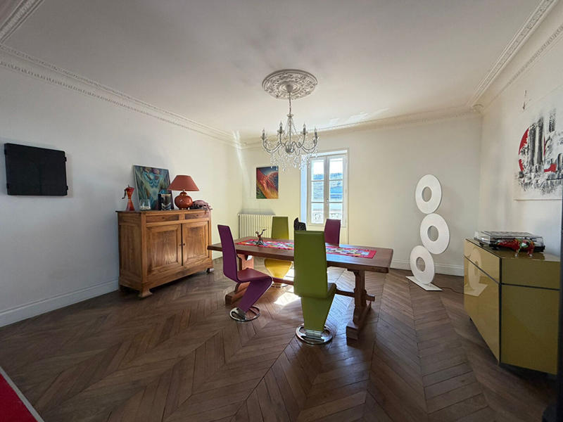 Maison - 342 m² - 8 pièces