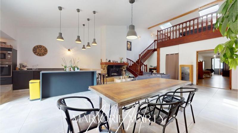 Maison - 269 m² - 9 pièces