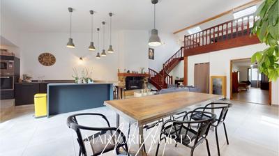 Maison - 269 m² - 9 pièces