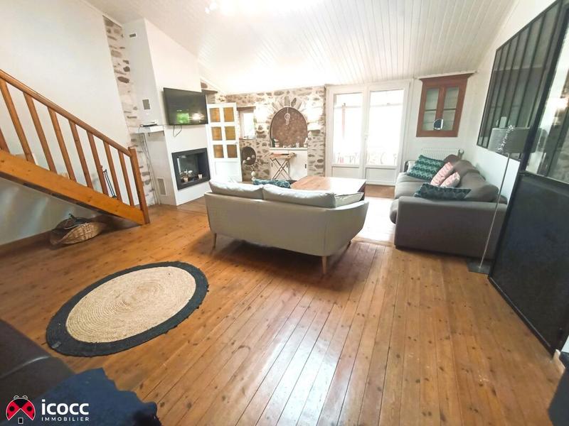 Maison - 300 m² - 9 pièces