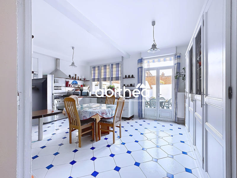 Maison - 318 m² - 8 pièces