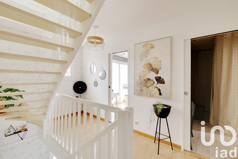 Maison - 187 m² - 8 pièces