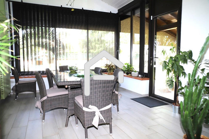 Maison - 250 m² - 6 pièces